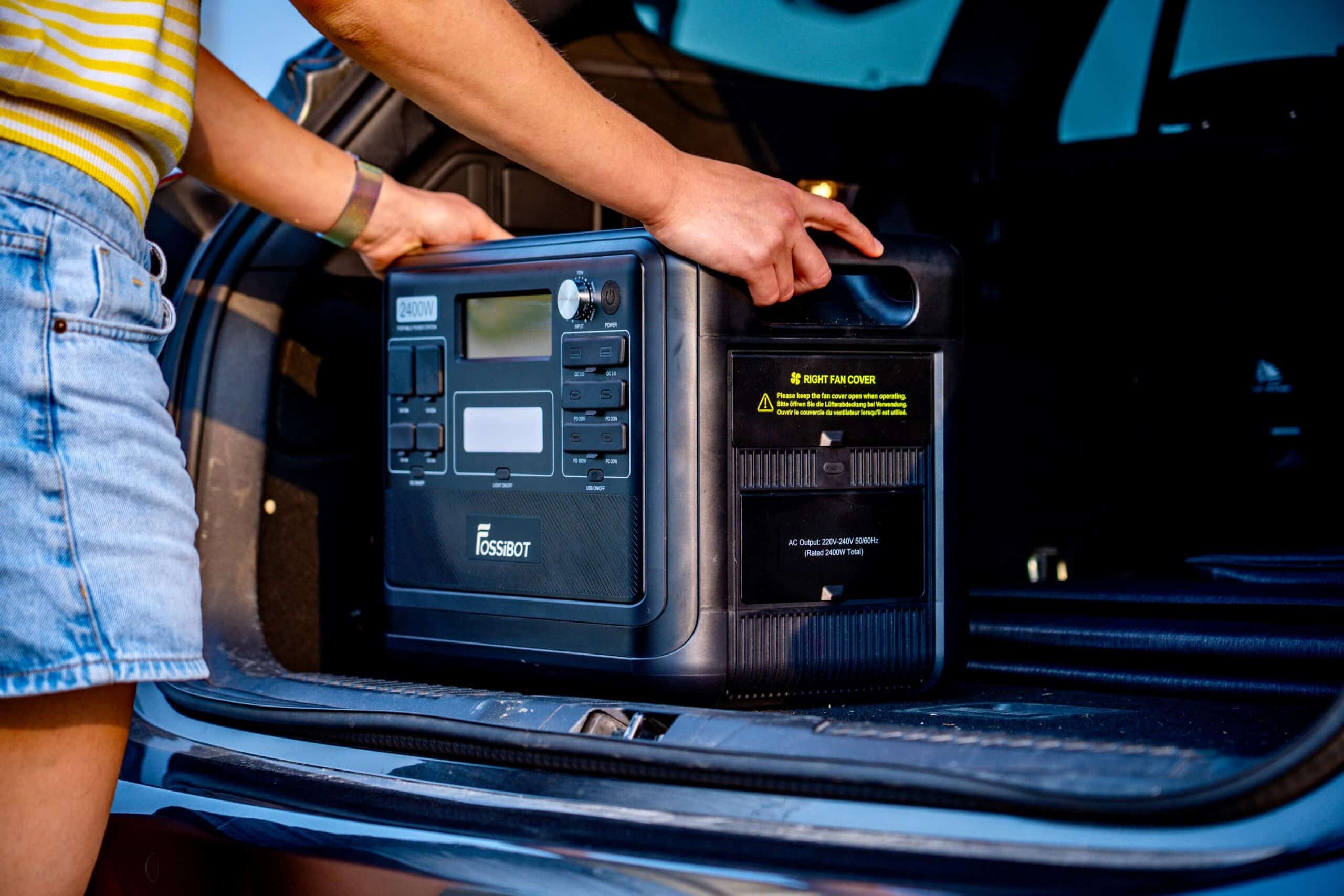 Cargando fossibot power station en maletero